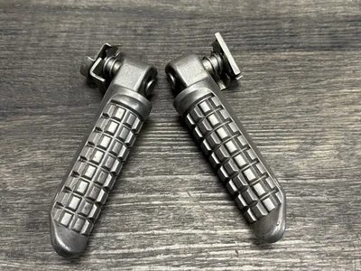 Clavijas reposapiés trasero izquierdo derecho pasajero EX250 250 EX300 300 Ninja Kawasaki OEM Foto 1 de 4