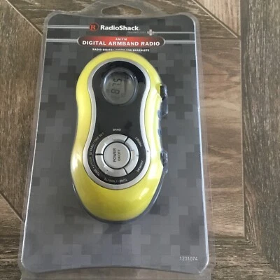 Radio Shack Retro 1201074 AM/FM DIGITAL Armband Radio - Image 1 of 2