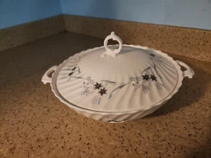 Royal Doulton (Millefleur) #H4953  ROUND COVERED SERVING BOWL 8-3/4" England - Picture 1 of 5