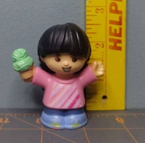 Fisher Price Little People Figure Bambina Camicia Rosa con Gelato Scuola Giocattolo 2018 - Foto 1 di 7