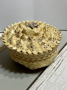 Cesta de baratija vintage tejida plegada "piña" hecha a mano con tapa - Imagen 1 de 8