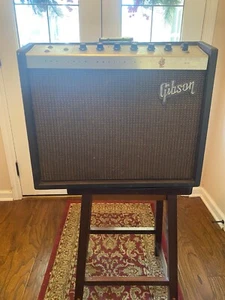 Gibson GA-18T Guitar Amp.  Built in 1962-63.  Original wood footswitch - Picture 1 of 3