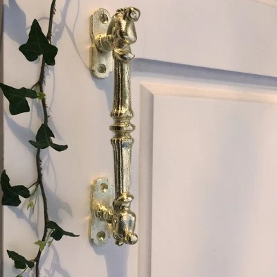 Türgriff aus Eisen Messing farbend lackiert, ausdrucksvoller Haustürgriff Fabel - Bild 1 von 4