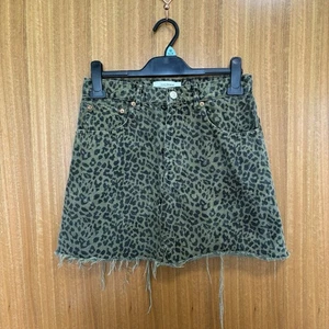 Zara Skirt Women's Size S Khaki Green Animal Leopard Print Denim Mini Summer - Picture 1 of 11