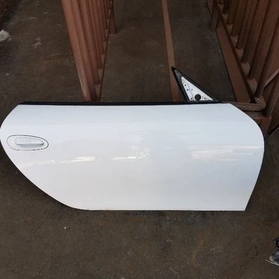 Carcasa puerta derecha pasajero blanca 99653101204 1999-2004 Porsche 911 Foto 1 de 4