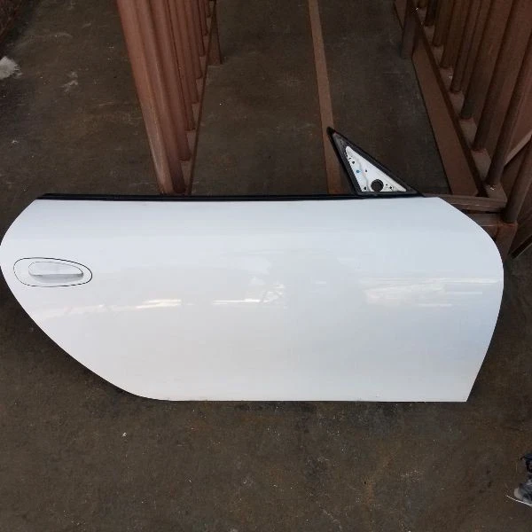 Carcasa puerta derecha pasajero blanca 99653101204 1999-2004 Porsche 911 Foto 1 de 4