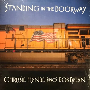 Chrissie Hynde singt Bob Dylan stehend in der Tür Vinyl, LP - Bild 1 von 6