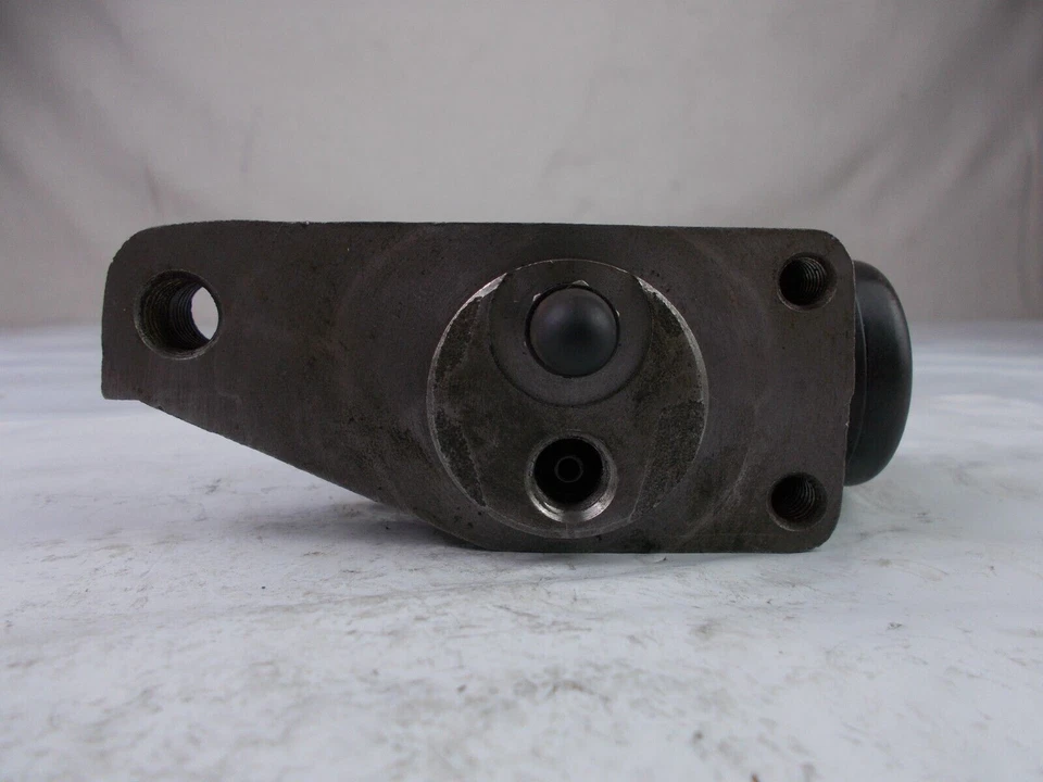 Cilindro de rueda de freno de tambor CARQUEST Wearever WCA37034 se adapta a; Ford Foto 1 de 4