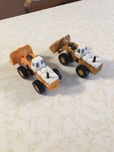 TOMICA , 1:80 , INTERNATIONAL 560 , WHEEL LOADERS , NO BOXES . - Picture 1 of 4
