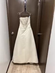 Size 10 Demetrios Wedding Dress Bridal Gown Ivory Sleeveless Strapless - Picture 1 of 9