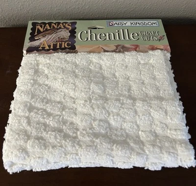 Nanas Attic Daisy Kingdom Chenille Craft Cut White Wavy Line 1998 Approx 17”x28” - Image 1 of 2