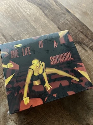 Taylor Swift: THE LIFE OF A SHOWGIRL: IT'S FRIGHTENING EDITION LIMITED DELUXE CD - Bild 1 von 2