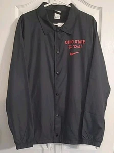 Nike Ohio State Buckeyes Uomo Taglia Media Nero Rosso Repel Giacca FJ8933-010 Nuovo - Foto 1 di 8