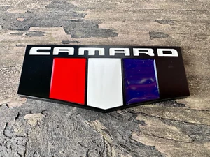 2x Stamped Metal GM Chevy CAMARO Logo Fender Marker Emblem Black Sport Badge - Bild 1 von 3