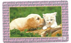 4865 Phonecard Japan 231-305 Puppy Kissing Kitten 0,40 - Picture 1 of 1