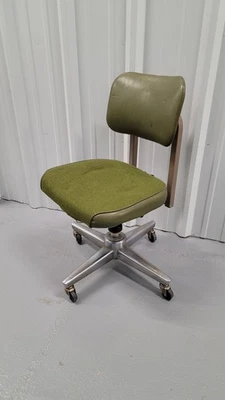 Silla de trabajo InterRoyal vintage de mediados de siglo - verde oliva Foto 1 de 4
