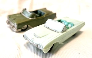Lote De Colección Dos Coches Pequeños de Plástico Juguete Años 60 Hechos en EE. UU. Convertibles - Imagen 1 de 9