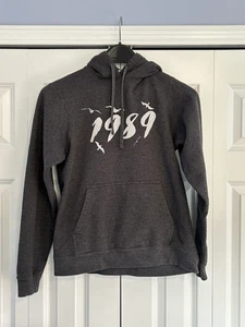 Taylor Swift 1989 Hoodie Sweatshirt Gr. Small grau Pullover - Bild 1 von 5
