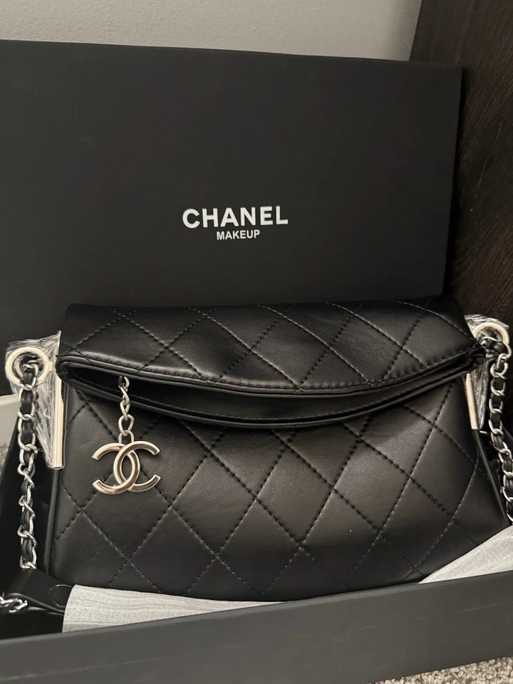Cartera Chanel GWP/VIP negra plegable Foto 1 de 4
