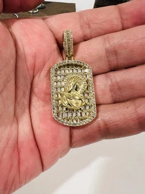 Colgante con etiqueta de perro de circonita cúbica baguette helada virgen María chapado en oro 925 sólido real Foto 1 de 4