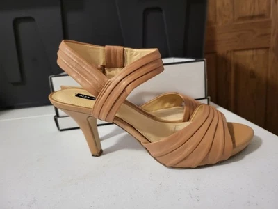 Sapatos femininos tamanho 10 Alex Marie bronzeado/nude ZOYE 4" salto couro genuíno - Imagem 1 de 4
