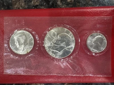 1776-1976 US Mint Bicentennial Silver Uncirculated Set in Red Pack OGP - Image 1 of 2