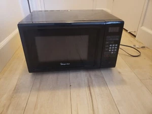 Magic Chef MCM1110B 1.1Cf 1000W Black Microwave - Picture 1 of 4