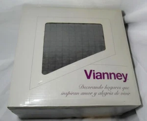 Vianney Voga grau King Size Bettdecke - Bild 1 von 6