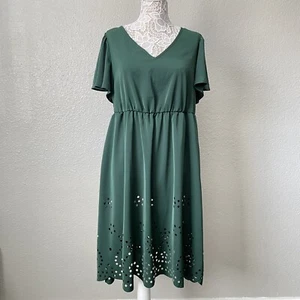 Bloomchic Size 12 Satin Green V Neck Flutter Sleeve Short Dress Scallop Eyelets - Picture 1 of 13