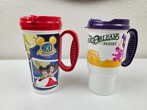 2 tazas de recuerdo Disney Resorts con tapas - Port Orleans Resort y Disneyland 50th - Imagen 1 de 5