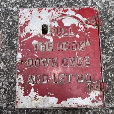 Чугунная коробка для вызова пожарной сигнализации Gamewell 1920-е антикварная оригинальная редкая сделано в США - Изображение 1 из 4