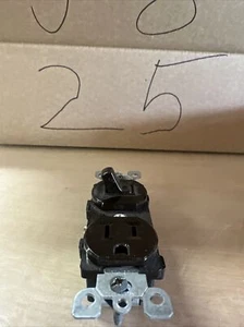 Leviton 5225 15 AMP, Duplex-Stil Kombination einpolig. NEU ALTER LAGER - Bild 1 von 10