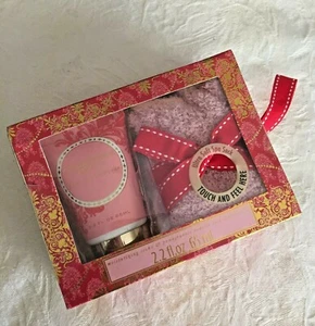 Moisturizing Socks and Pomegranate Vanilla Moisturizer 2.2 Fl. oz. 65mL - Picture 1 of 6