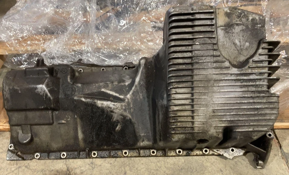 BMW M3 1998 Oil Pan 17487549 - Image 1 of 1