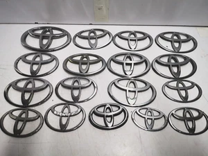 TOYOTA RETRO VINTAGE LOGO EMBLEMA MALETERO TRASERO INSIGNIAS x 17 (B1) - Imagen 1 de 2