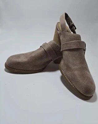 Sz 9 M Bella Vita Shoes, Ladies Slingback Heels. Beige Fabric Upper Women's New - Image 1 of 4