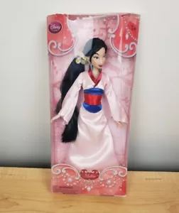 Disney Store Classic Prinzessin Mulan Puppe - Neu - Karton Gebrauchsspuren - Bild 1 von 11