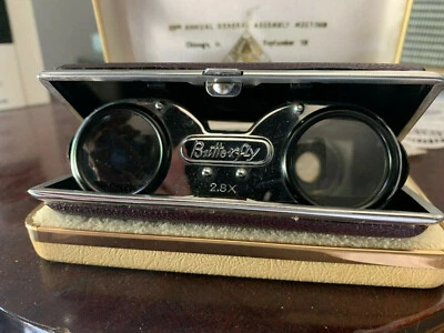 RARO 1958 Vintage Mariposa 2.8x Lente Recubierta Ópera Gafas Teléfono Pioneros Foto 1 de 4
