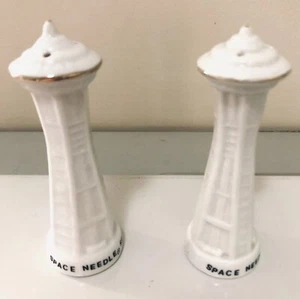 Salero y pimentero vintage Space Needle Seattle EE. UU. porcelana adorno de oro blanco - Imagen 1 de 7