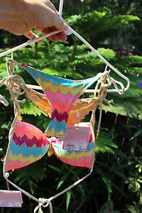 Lujoso Bikini Dorado y Multicolor, de Luli Fama Miami, Totalmente Nuevo con Etiquetas - Imagen 1 de 1