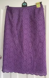 Lovely Lace Pattern Grape Coloured Skirt by Marks and Spencer - UK Size 12 - Picture 1 of 3