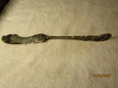 Antiguo esparcidor de cuchillos de mantequilla maestro mango retorcido Holmes & Edwards RIALTO 1894 Foto 1 de 4