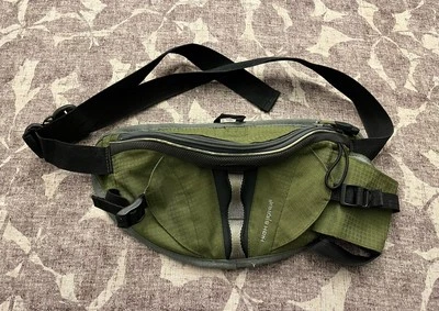 High Sierra Fanny Pack Padded Back Green Water bottle Hiking Outdoors - Image 1 of 4