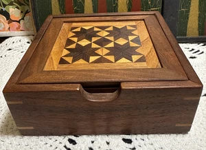 JG weiße handgefertigte Holzkiste berührendes Sternenmuster mit Deckel eckig - Bild 1 von 8