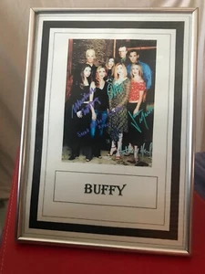 signed 30x21cm reproduction Buffy the Vampire Slayer cast photo - Picture 1 of 2