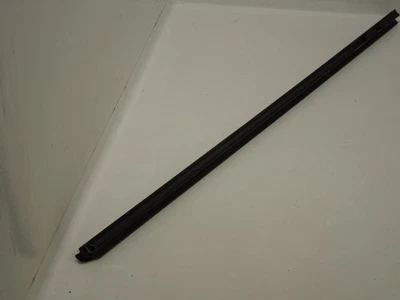 VW Golf Mk5 trasero ns puerta izquierda ventana inferior goma sello de agua - Imagen 1 de 4