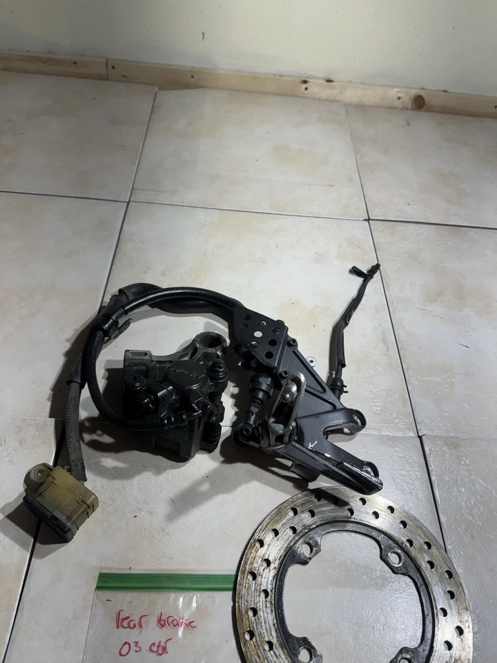 Pinza de freno trasera Honda CBR 600 600rr 2003 2004 con rotor de freno  Foto 1 de 4