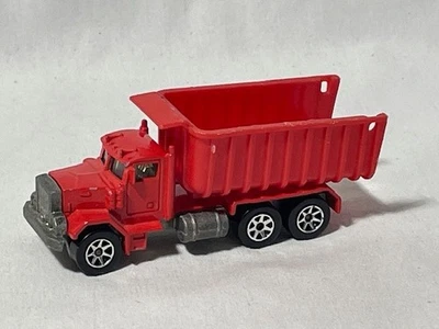 Camión de volteo Hot Wheels Railroad Peterbilt 1979, rojo, Malasia, 1/64 Foto 1 de 3