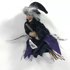 10 pulgadas Bruja en Escoba Halloween Adorno Posable Piernas Falda Púrpura y Negra - Imagen 1 de 9
