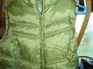 NEW Green Winter Warm Puffy VEST Cold Comfort Nice Layer Lightweight Windbreak M - Picture 1 of 3